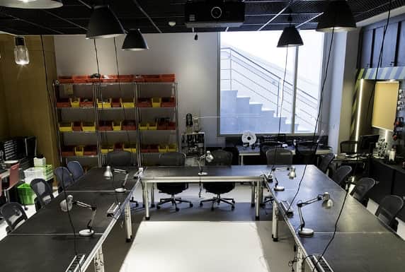 Al Warsha is a space for creativity and innovation. The lab is open for people of all skill levels to come in and use the tools and equipment to build their own projects and seek any support they may need.